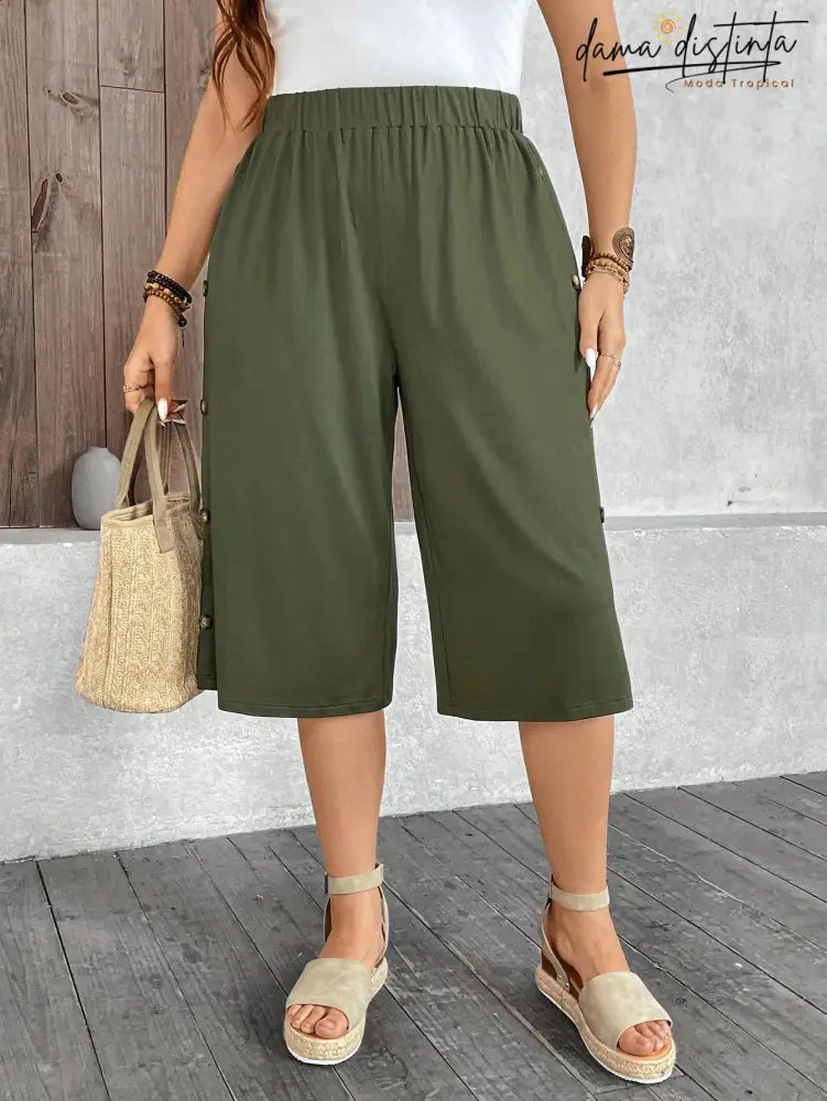 Bermuda Feminina Com Botões Decorativos - Patrícia. Plus Size Calças Plus Size