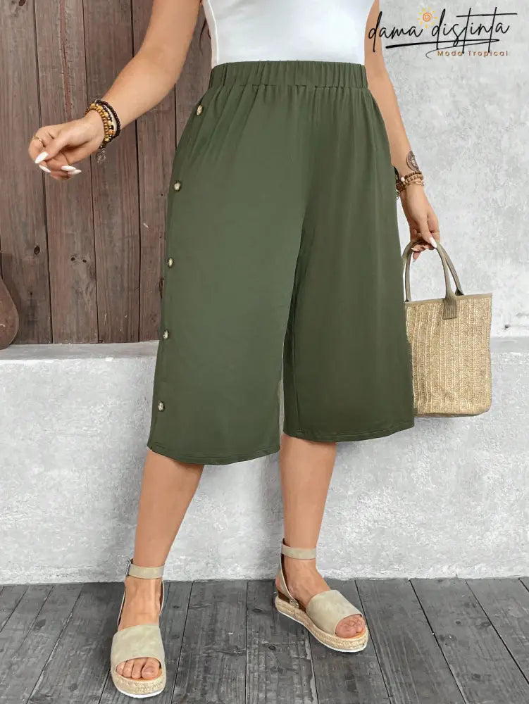 Bermuda Feminina Com Botões Decorativos - Patrícia. Plus Size Calças Plus Size
