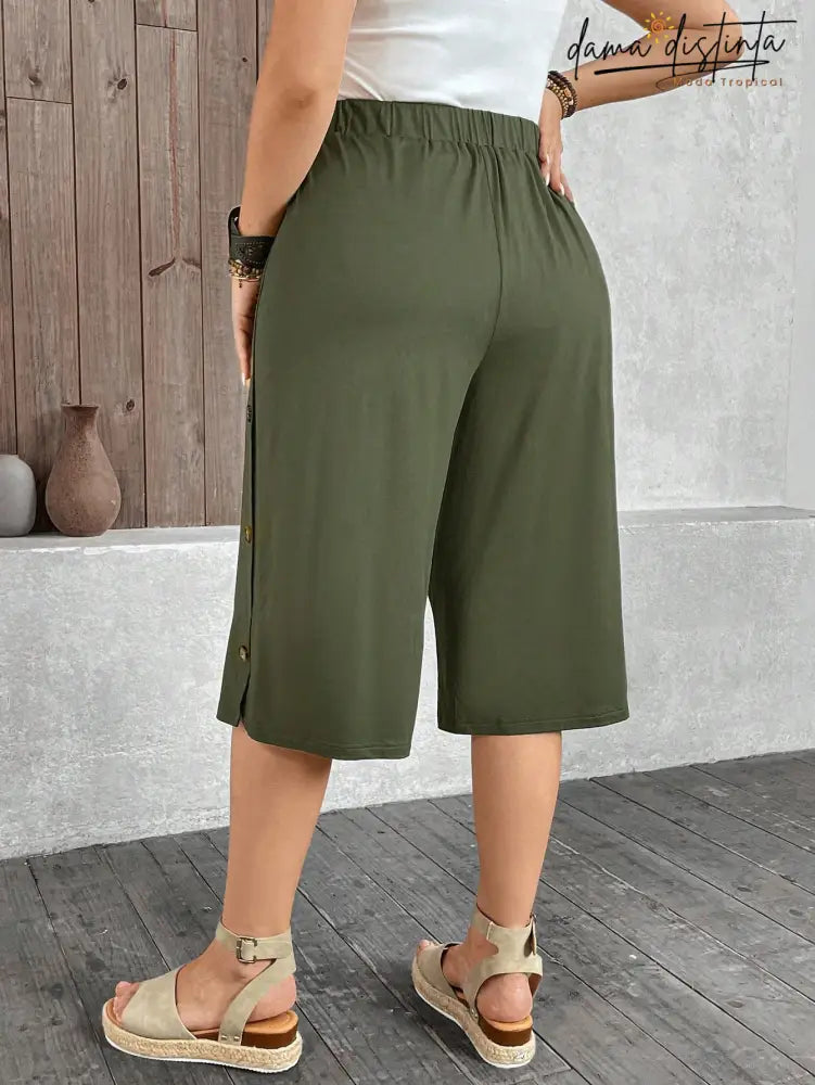Bermuda Feminina Com Botões Decorativos - Patrícia. Plus Size Calças Plus Size