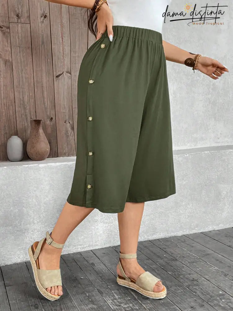 Bermuda Feminina Com Botões Decorativos - Patrícia. Plus Size Gg (42-46) Calças Plus Size