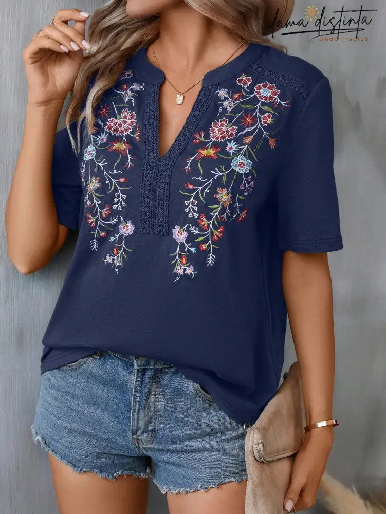Blusa Feminina Com Decote Entalhado E Bordado Floral Natalie Azul Marinho / P (36-38) Camiseta