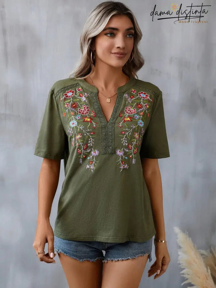 Blusa Feminina Com Decote Entalhado E Bordado Floral Natalie Camiseta Feminina