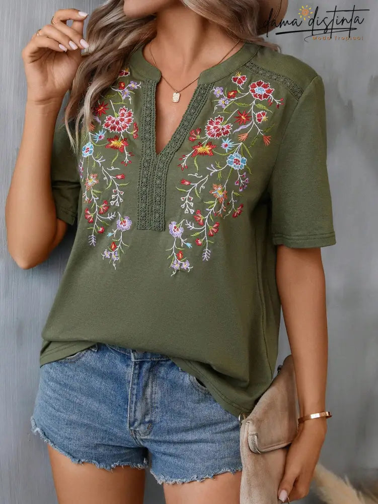 Blusa Feminina Com Decote Entalhado E Bordado Floral Natalie Verde Militar / P (36-38) Camiseta