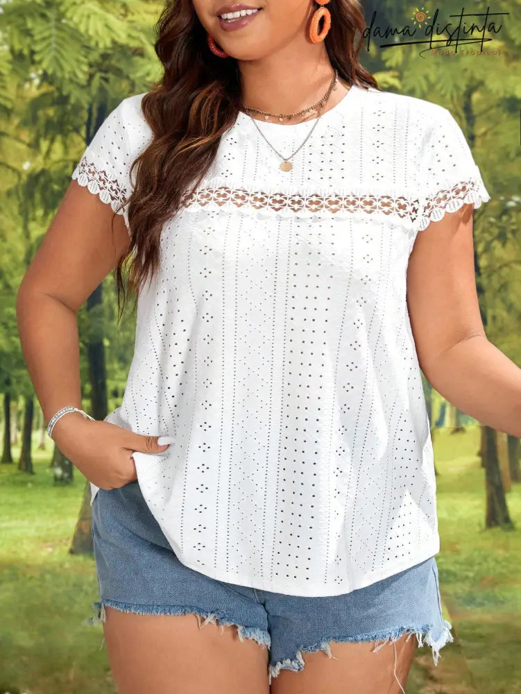 Blusa Feminina Com Detalhe De Renda E Corte Delicado - Letícia. Plus Size. T-Shirts Size