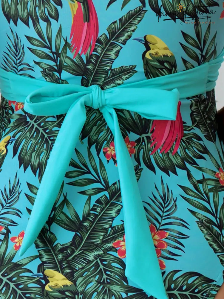 Maiô Feminino Com Torção Frontal Angela