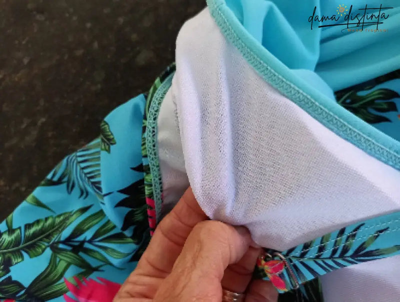 Maiô Feminino Com Torção Frontal Angela