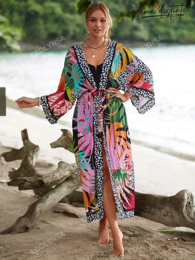 Saída De Praia Feminina Estampado Tropical Com Cinto Giovanna. Plus Size Multicolorido / Tamanho